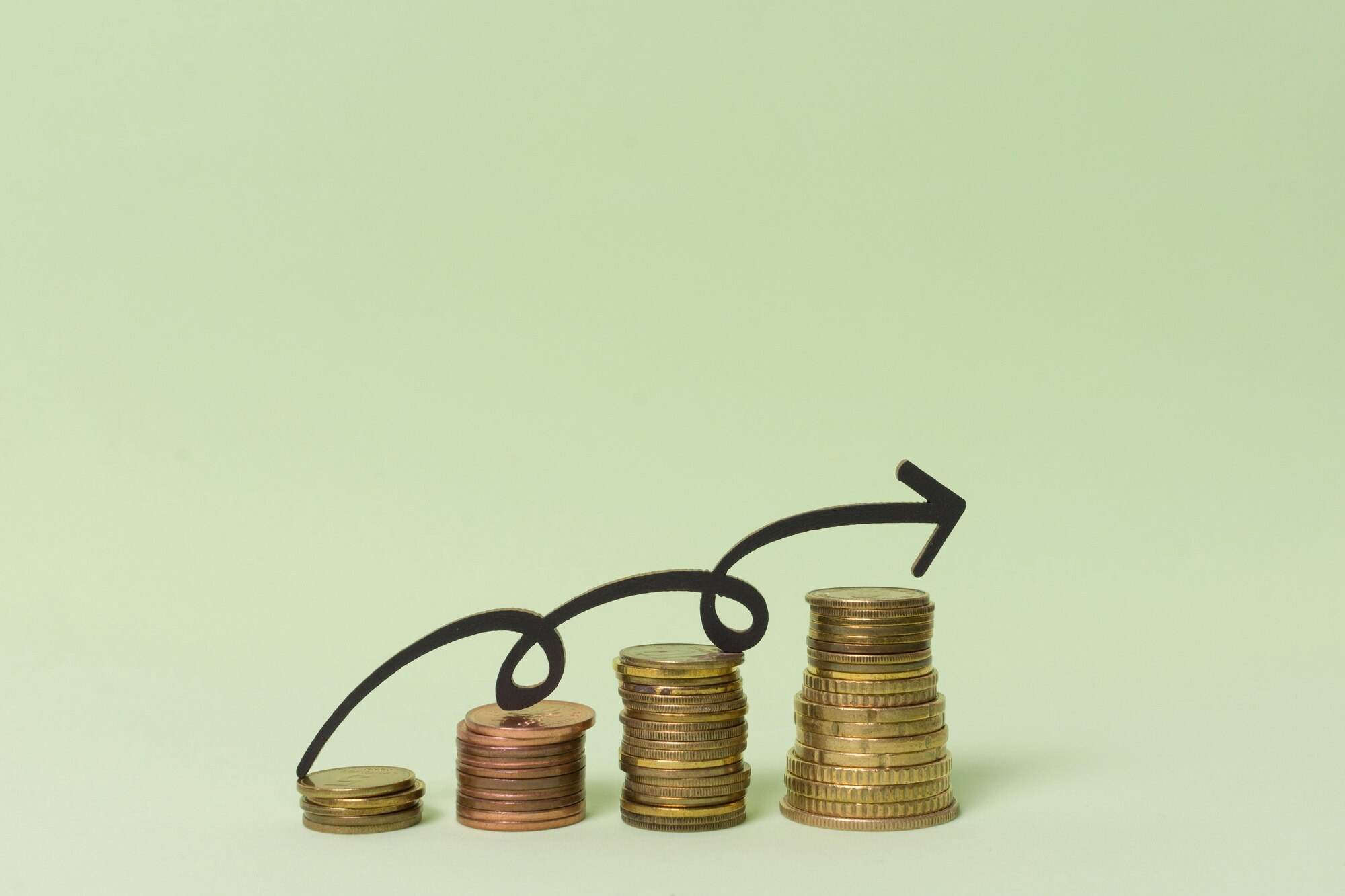 Feature 1 - Coins stacking with growth arrow
